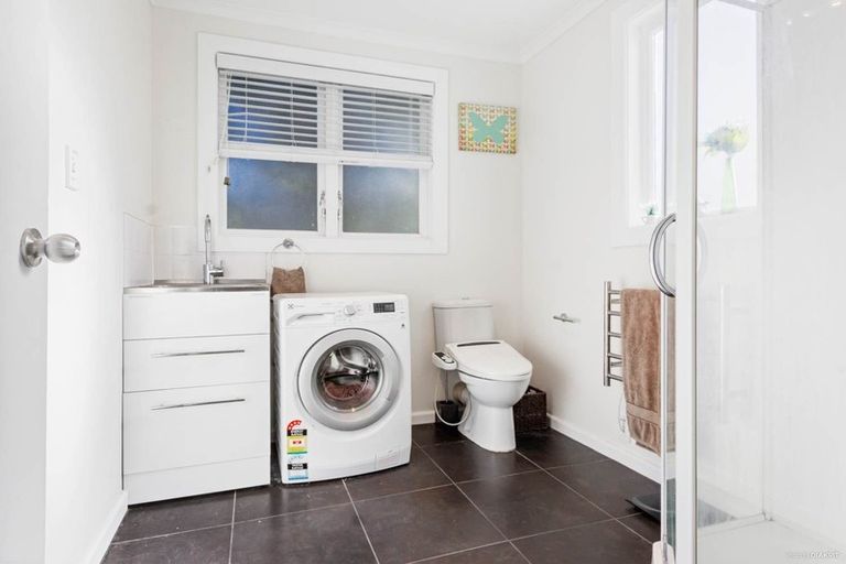 Photo of property in 237 Sturges Road, Henderson, Auckland, 0612