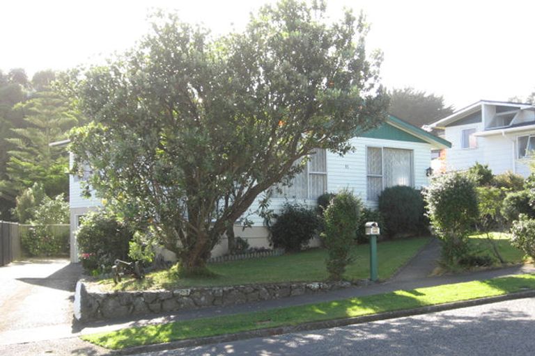 Photo of property in 65 Gloaming Hill, Titahi Bay, Porirua, 5022