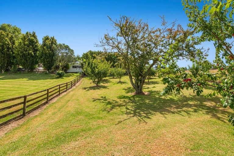 Photo of property in 786 South Head Road, South Head, Helensville, 0874