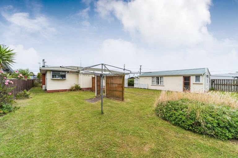 Photo of property in 73 Seabury Avenue, Foxton Beach, Foxton, 4815