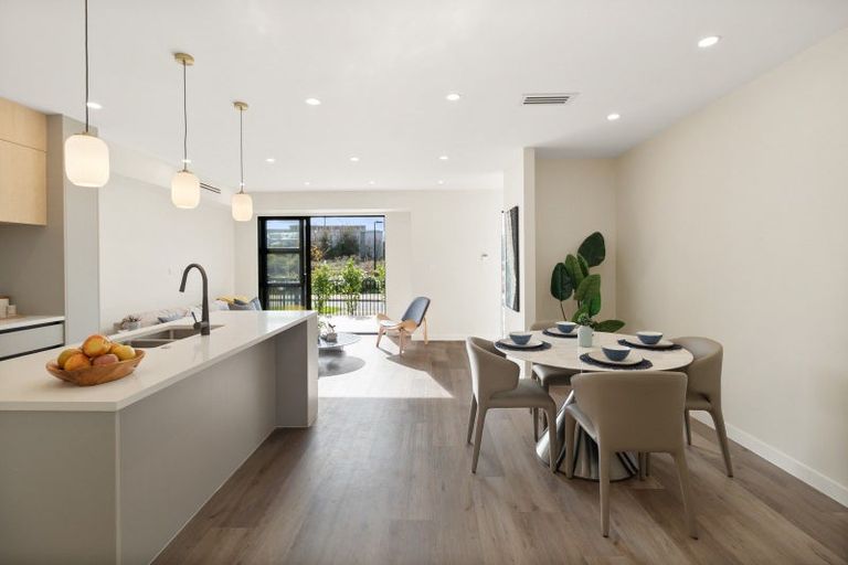 Photo of property in 128 Vintry Drive, Kumeu, 0810