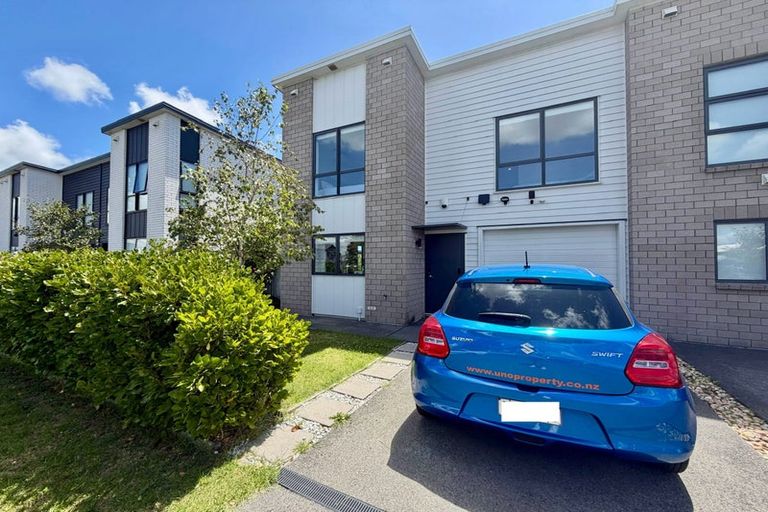 Photo of property in 43 Pepene Avenue, Takanini, 2112