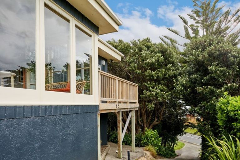 Photo of property in 11 View Road, Titahi Bay, Porirua, 5022