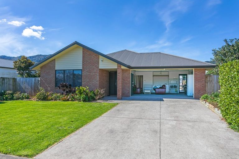 Photo of property in 136 Golden Shore Place, Coromandel, 3506