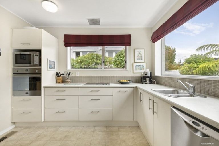 Photo of property in 10 Clutha Avenue, Khandallah, Wellington, 6035