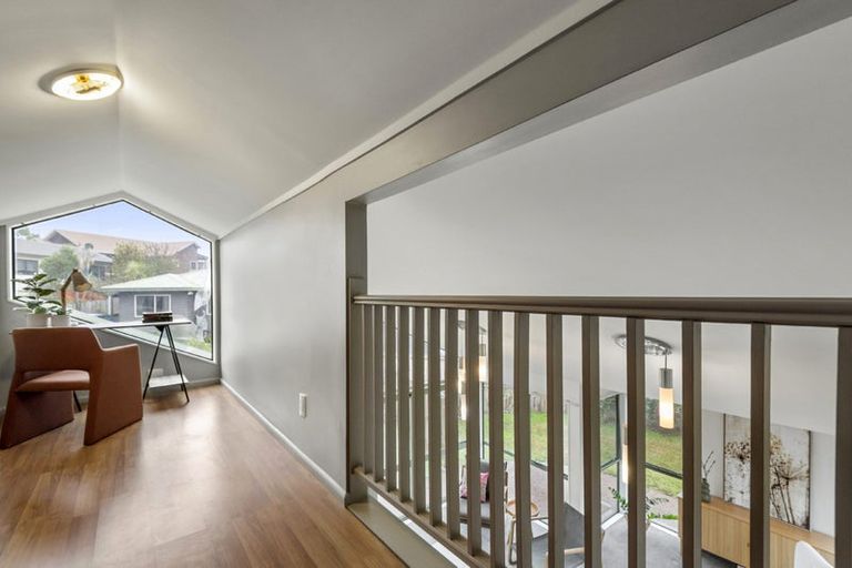 Photo of property in 43 Unsworth Drive, Unsworth Heights, Auckland, 0632