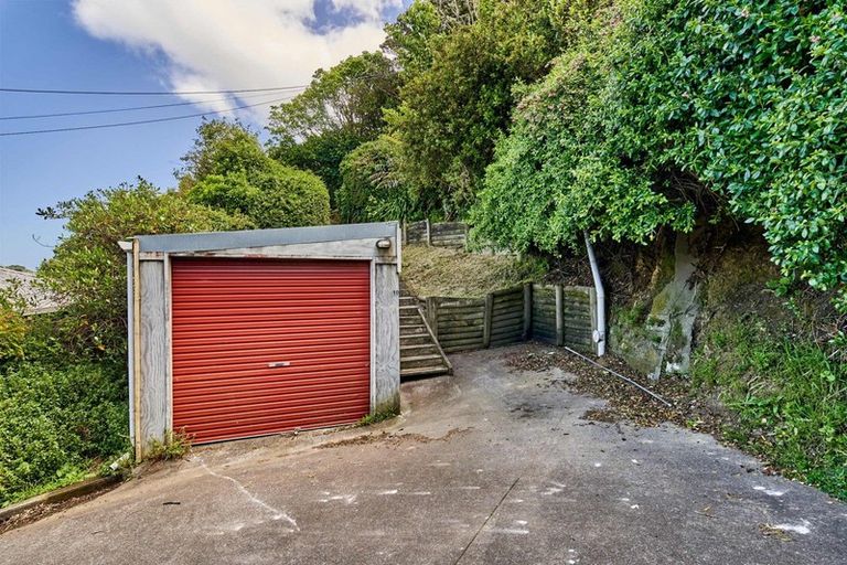 Photo of property in 10 Monowai Road, Johnsonville, Wellington, 6037