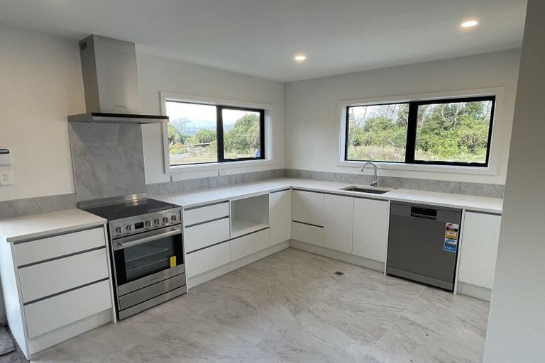 Photo of property in 7 Winnie Close, Acacia Bay, Taupo, 3330