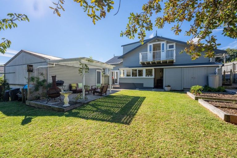 Photo of property in 35 Toi Street, Otaki Beach, Otaki, 5512