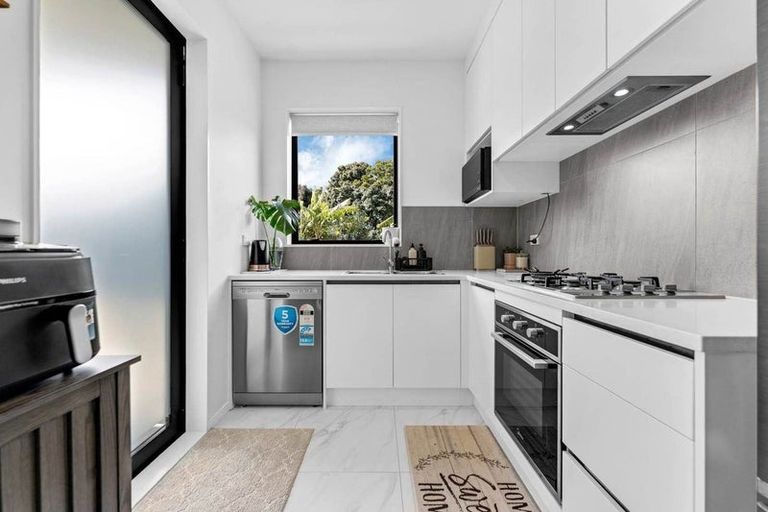 Photo of property in 2 Fields Road, Manurewa, Auckland, 2102