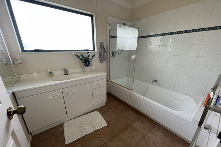 Photo of property in 8a Formby Avenue, Point Chevalier, Auckland, 1022
