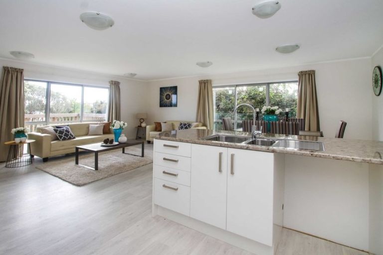 Photo of property in 29a Sylvan Crescent, Te Atatu South, Auckland, 0610