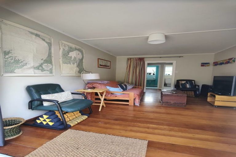 Photo of property in 17 Boyd Grove, Naenae, Lower Hutt, 5011