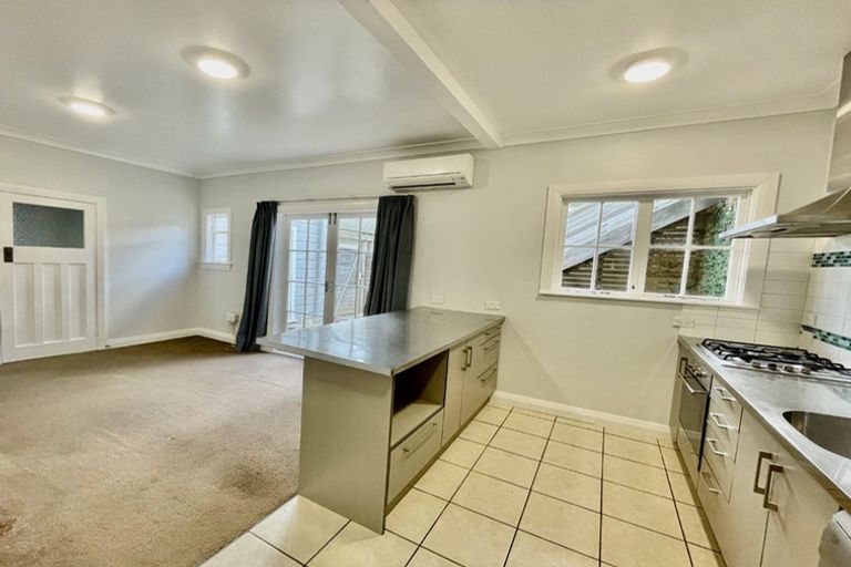 Photo of property in 73 Majoribanks Street, Mount Victoria, Wellington, 6011