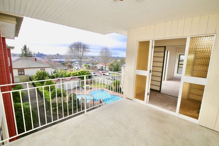 Photo of property in 9/10 Hunter Street, Hamilton Lake, Hamilton, 3204