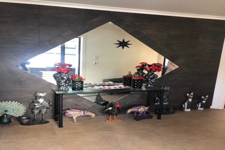 Photo of property in 111 Roberta Crescent, Orewa, 0931