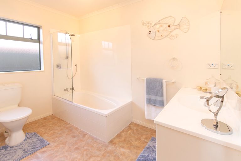 Photo of property in 87a Elan Place, Stanmore Bay, Whangaparaoa, 0932