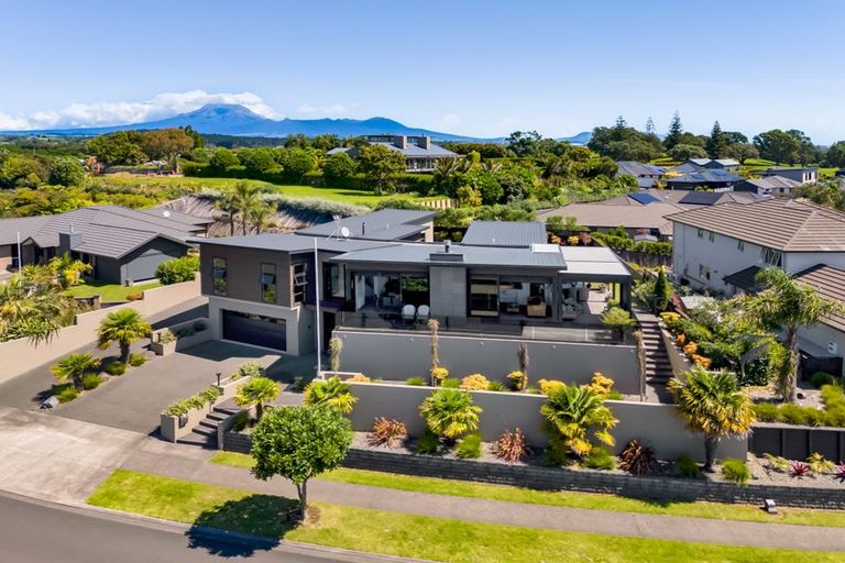 Photo of property in 15 Links Drive, Waiwhakaiho, New Plymouth, 4312
