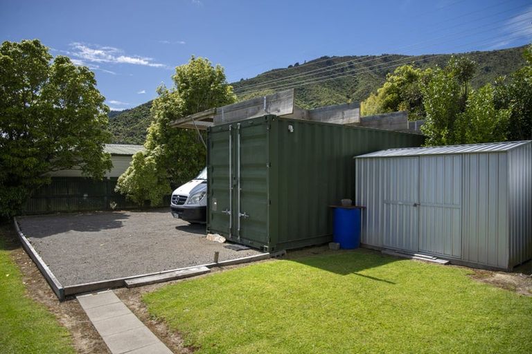 Photo of property in 57 Moana View Road, Waikawa, Picton, 7220