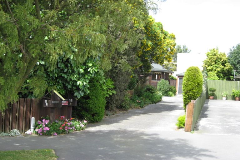 Photo of property in 2/11 Gatonby Place, Avonhead, Christchurch, 8042