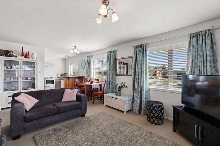 Photo of property in 22 Norfolk Rise, Waiuku, 2123