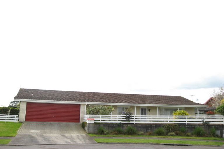 Photo of property in 11 Boulevard Drive, Merrilands, New Plymouth, 4312