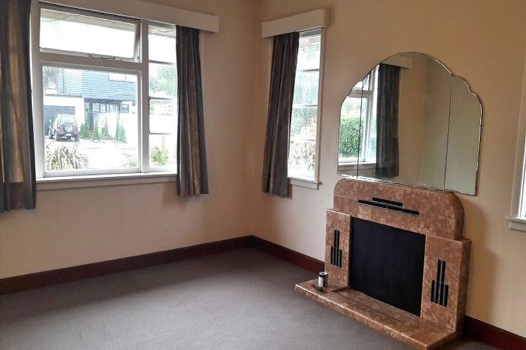 Photo of property in 53 Cornwall Road, Lyttelton, 8082