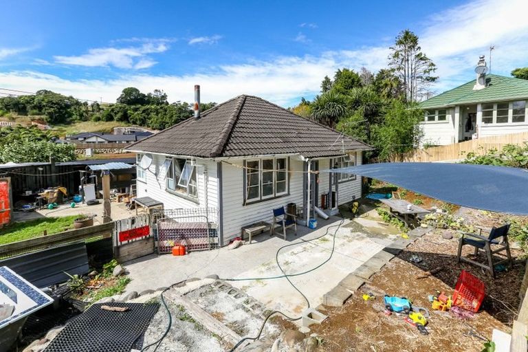 Photo of property in 35 Glenpark Avenue, Frankleigh Park, New Plymouth, 4310