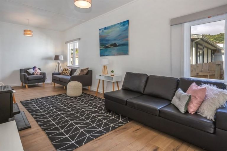 Photo of property in 102 Rangituhi Crescent, Takapuwahia, Porirua, 5022