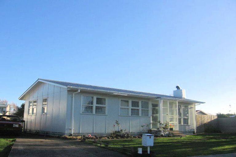 Photo of property in 6 Exeter Crescent, Takaro, Palmerston North, 4412