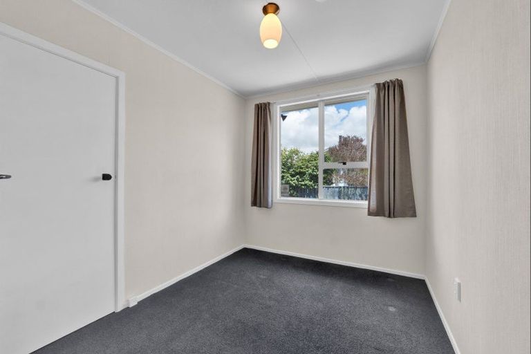 Photo of property in 80 Parris Street, Waitara, 4320