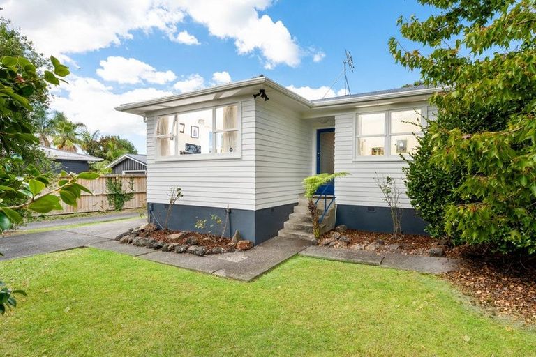 Photo of property in 7 Bayside Avenue, Te Atatu Peninsula, Auckland, 0610