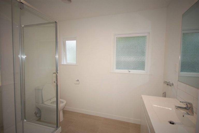 Photo of property in 10/11 Tawera Road, Greenlane, Auckland, 1051
