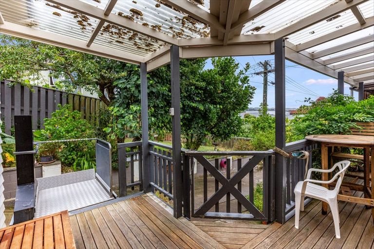 Photo of property in 31 Bayview Road, Paremata, Porirua, 5024