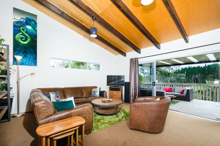 Photo of property in 43 Mcentee Road, Waitakere, Auckland, 0816