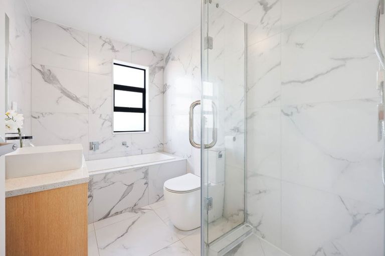 Photo of property in 33a Jillteresa Crescent, Half Moon Bay, Auckland, 2012