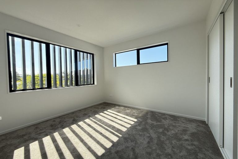 Photo of property in 33a Garadice Road, Rothesay Bay, Auckland, 0630