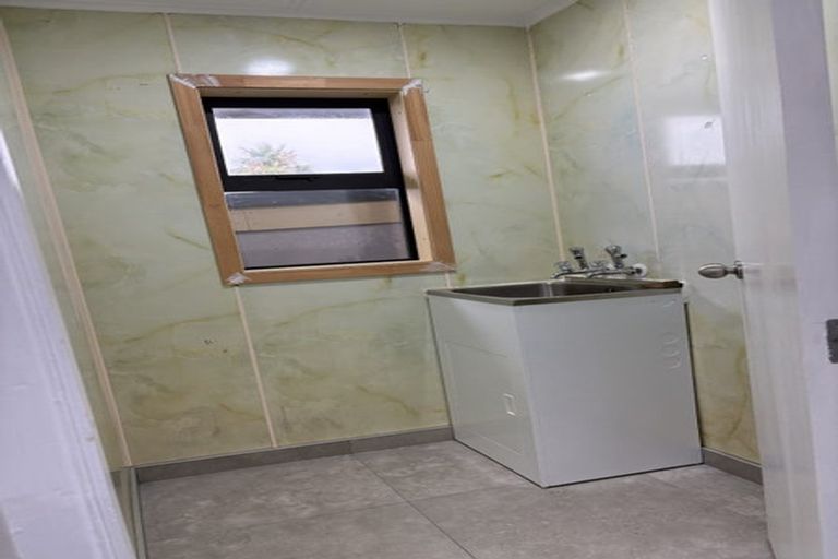 Photo of property in 19 Blake Road, Mangere East, Auckland, 2024