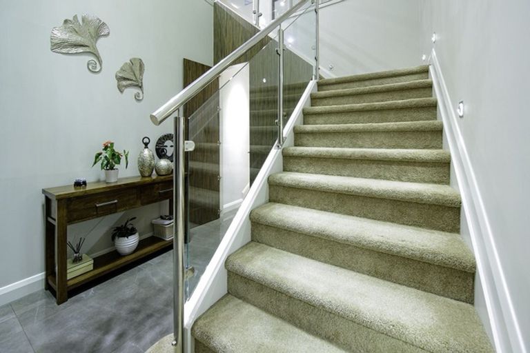 Photo of property in 28 Leburn Crescent, Flat Bush, Auckland, 2016