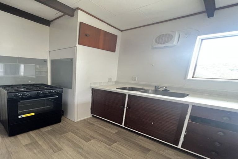 Photo of property in 2 Mervyn Place, Plimmerton, Porirua, 5026