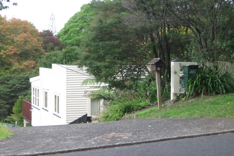 Photo of property in 2/52 West Lynn Road, Titirangi, Auckland, 0604