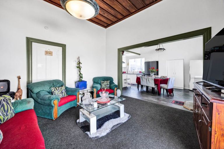 Photo of property in 176 Glover Road, Hawera, 4610