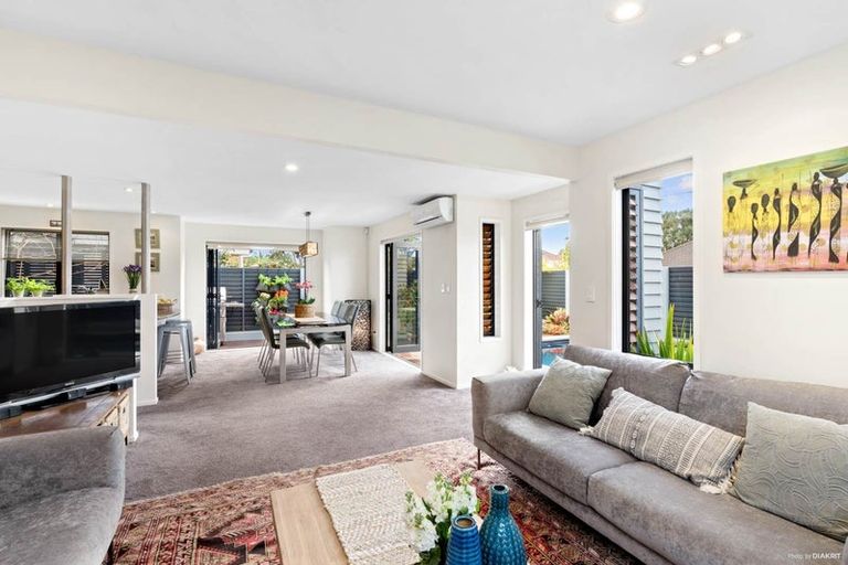 Photo of property in 76a Walmer Road, Point Chevalier, Auckland, 1022