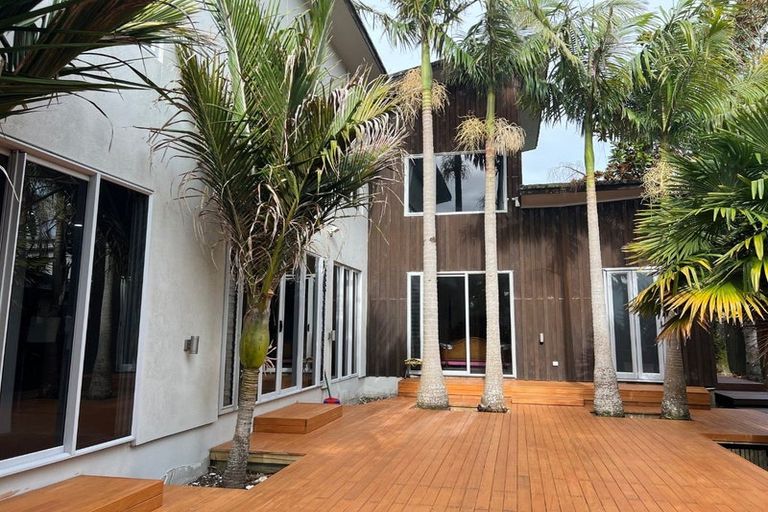 Photo of property in 37 Scarlet Oak Drive, Schnapper Rock, Auckland, 0632