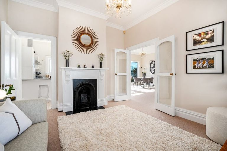 Photo of property in 2 The Crescent, Roseneath, Wellington, 6011