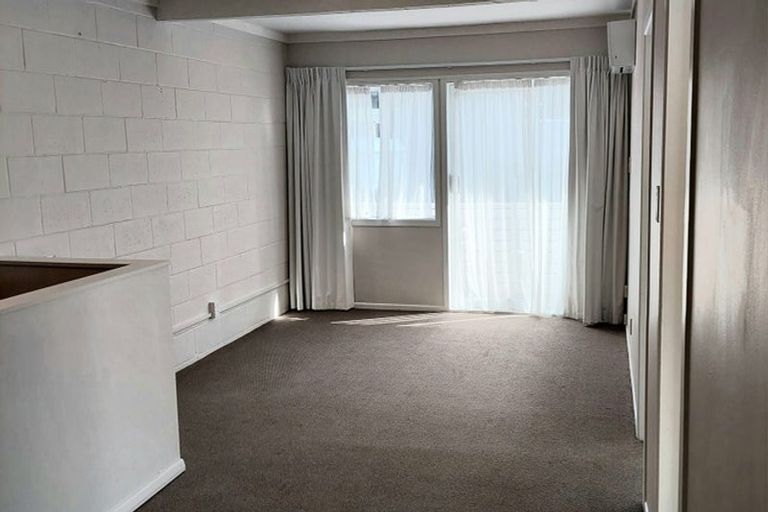 Photo of property in 1/15 Bloomsbury Grove, Newlands, Wellington, 6037