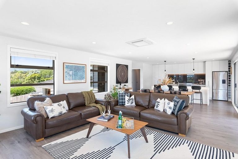 Photo of property in 6 Lambert Way, Paraparaumu, 5032