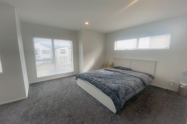 Photo of property in 102 Bellbird Street, Papakura, 2110