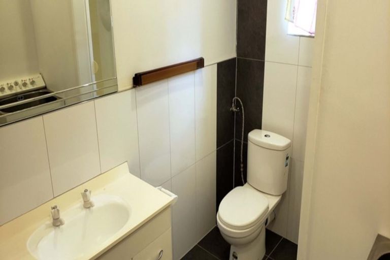 Photo of property in 6 Chevron Place, Castor Bay, Auckland, 0620