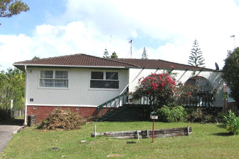 Photo of property in 8 Thornlow Street, Glendene, Auckland, 0602